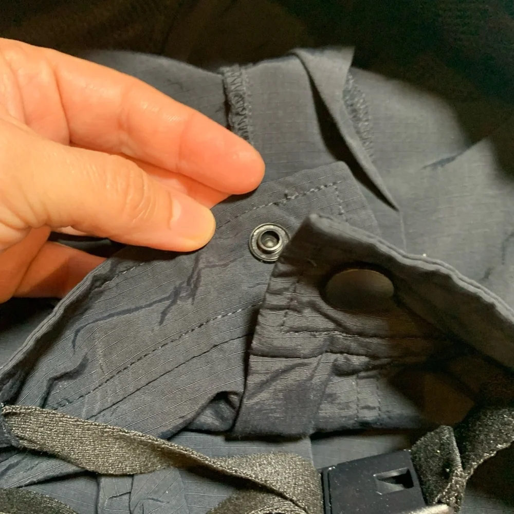 Eddie Bauer Ripstop Tech Shorts Men Black Cargo Pockets Elastic Waist. Size L.